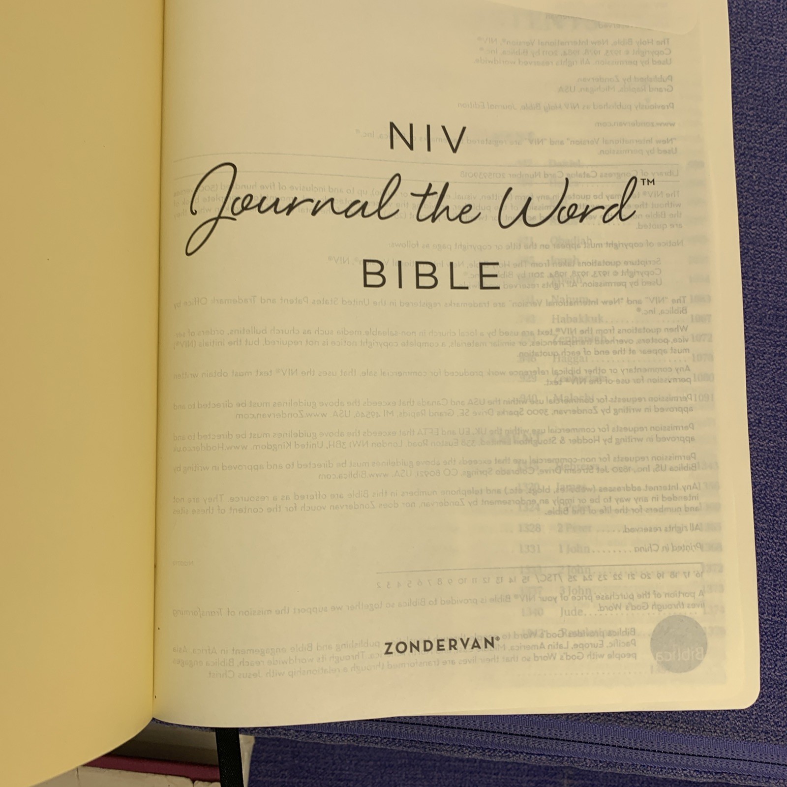 NIV, Journal the Word Bible, Hardcover, Black Zondervan
